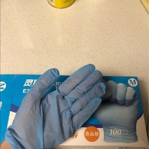 Nitrile gloves 100 count
